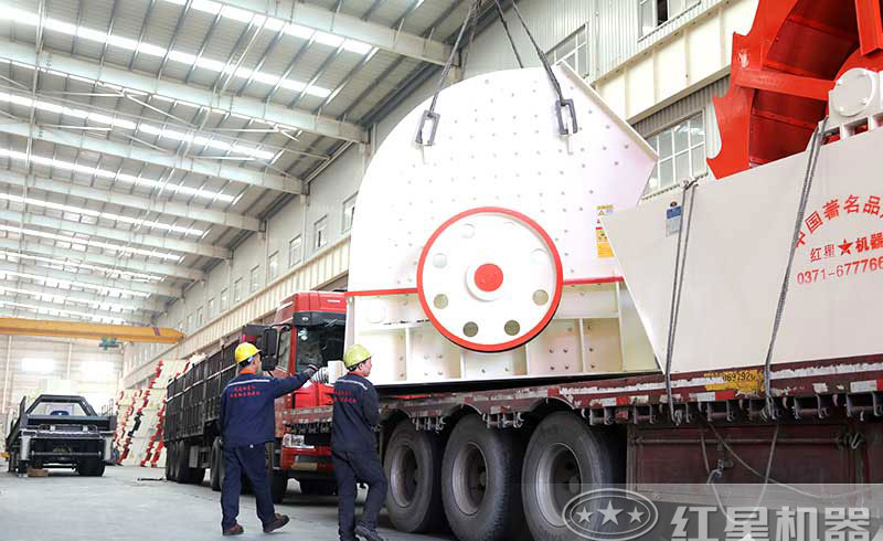 重錘式破碎機發貨現場