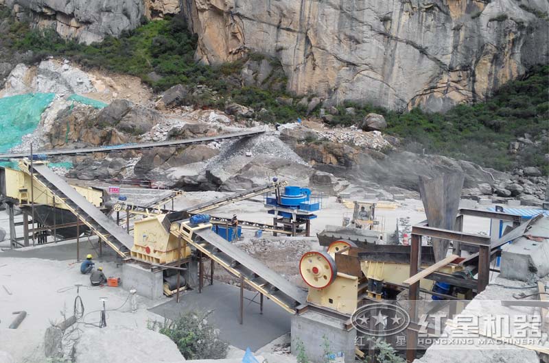 河卵石制砂現(xiàn)場 河卵石制砂現(xiàn)場